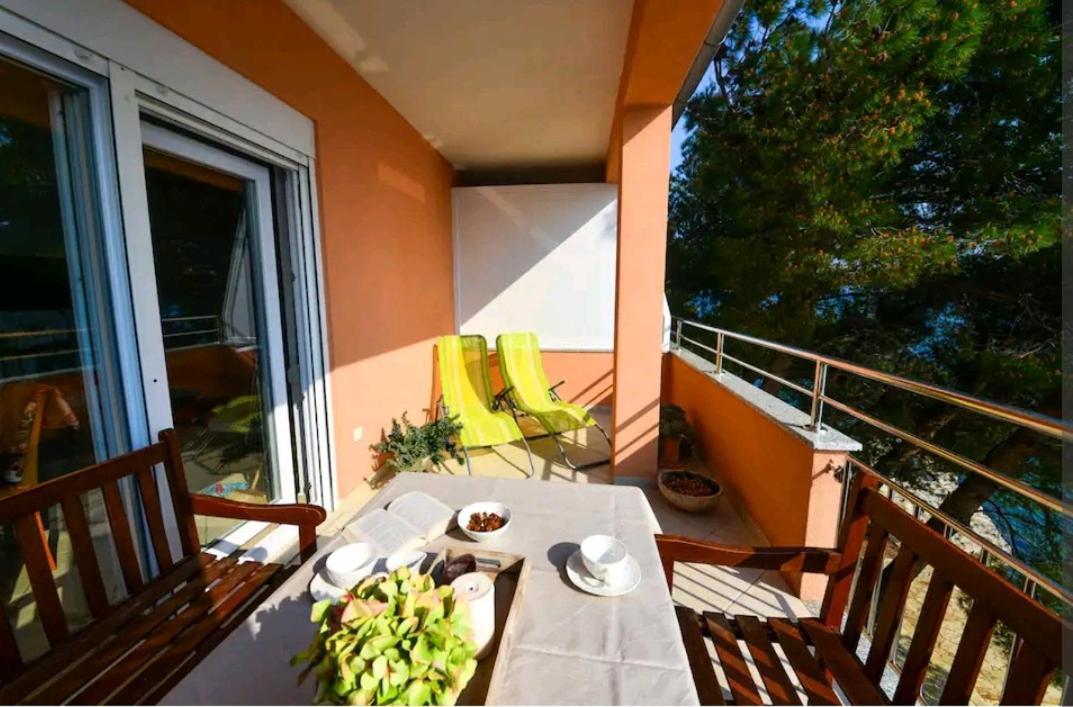 Apartment With Sea View Starigrad Paklenica Exterior photo